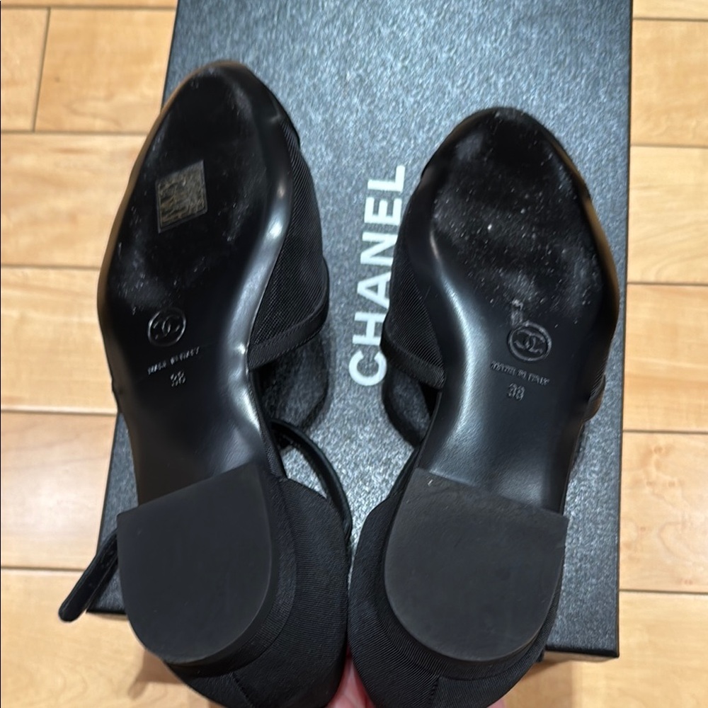 Chanel Black and Gold Women's Shoes - Picture 4 of 8